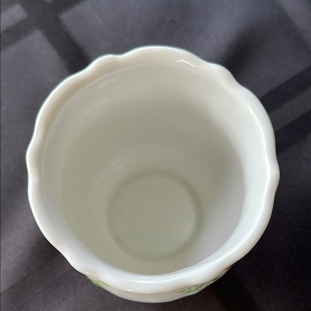 Mid Century Floral White Vase made in Japan - Picture 7 of 10